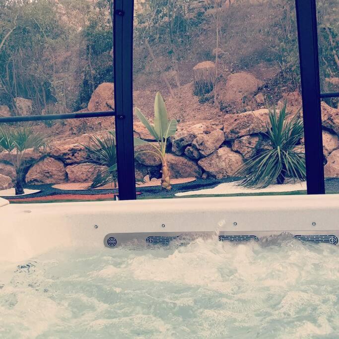 La Bonne Etoile ! Romantique ! Jacuzzi Et Piscine Сasa de vacaciones Marsella